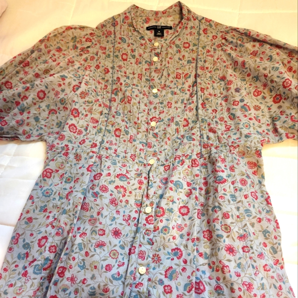 Women's GAP blouse